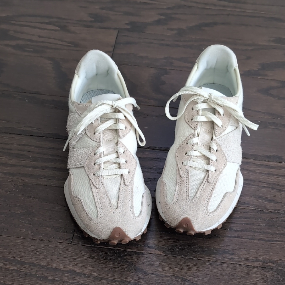New Balance Women's 327 Sneaker Size 8 Ivory